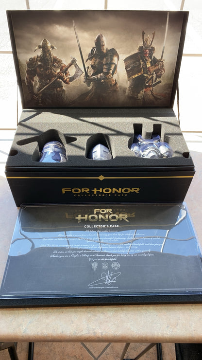 For Honor™ - Collector’s Case 3 Individual Faction Helmets On Their Stand 1/3 scale Full Metal
